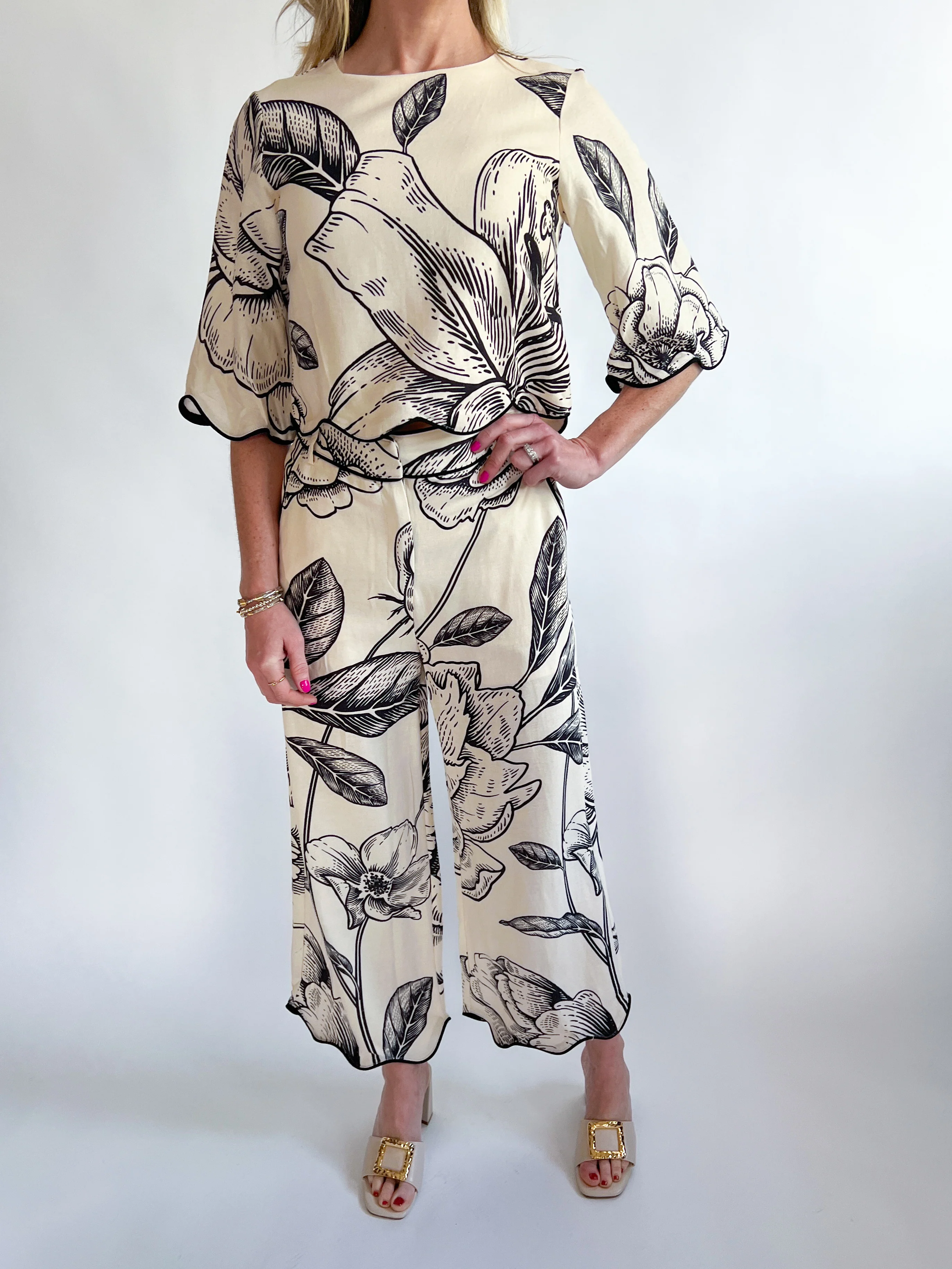Floral Print Scalloped Hemline Contrast Edging Top - Image 2
