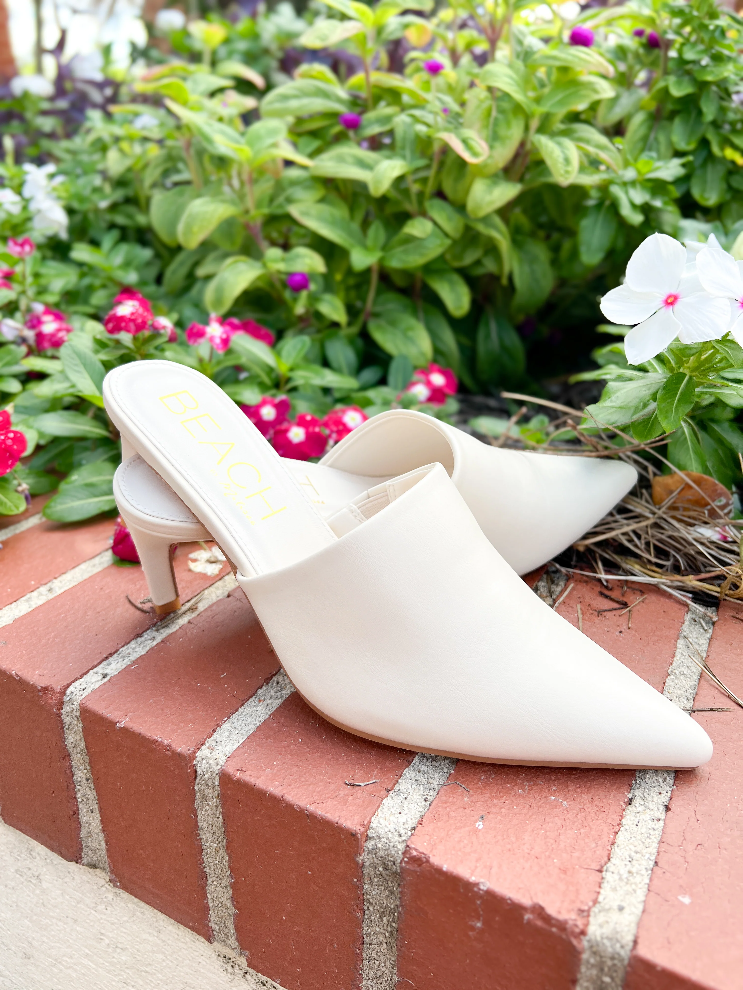 Garrett Ivory Pointed Toe Heel - Image 2