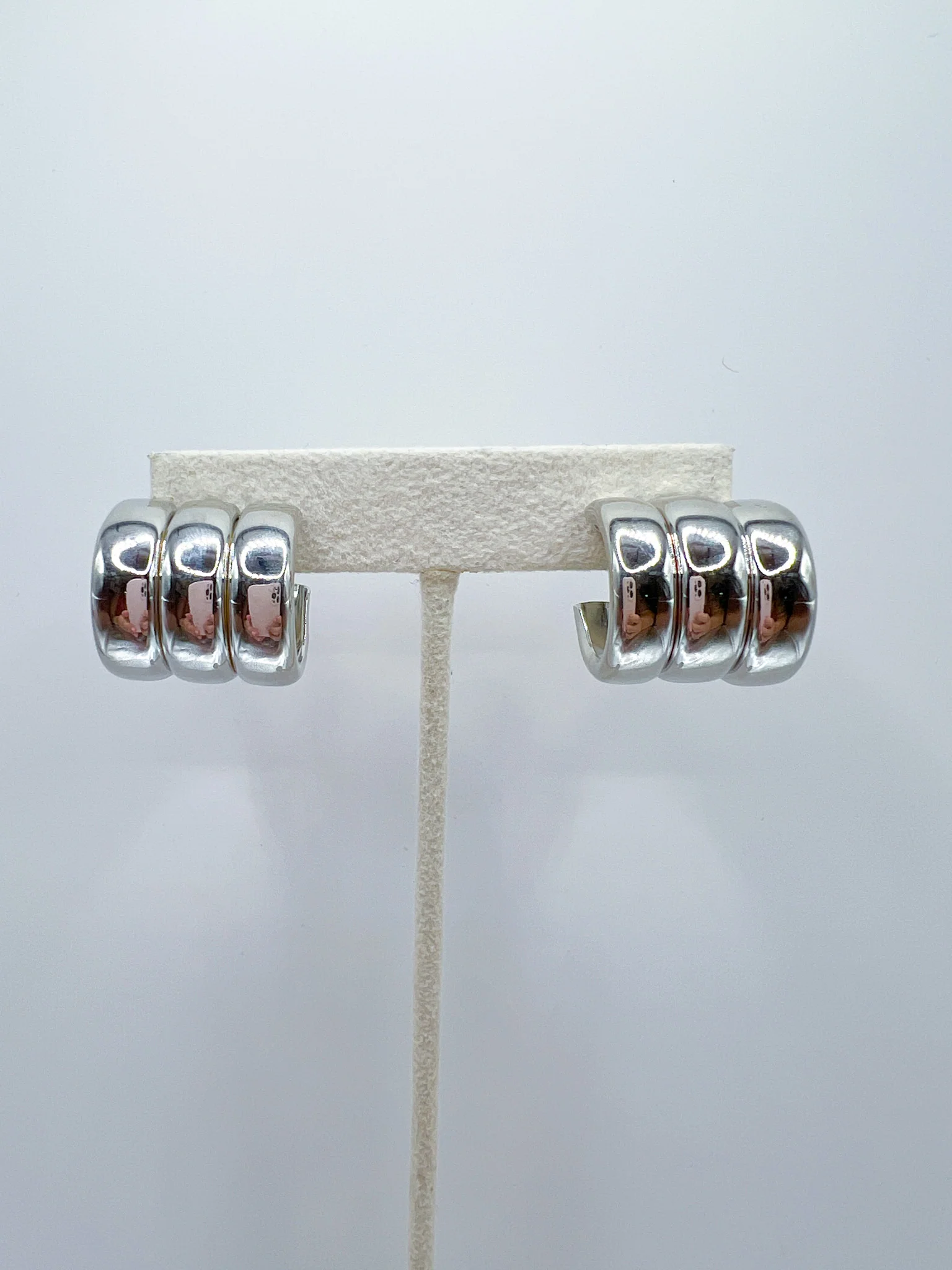 Nicole Hoop Earring - Image 4